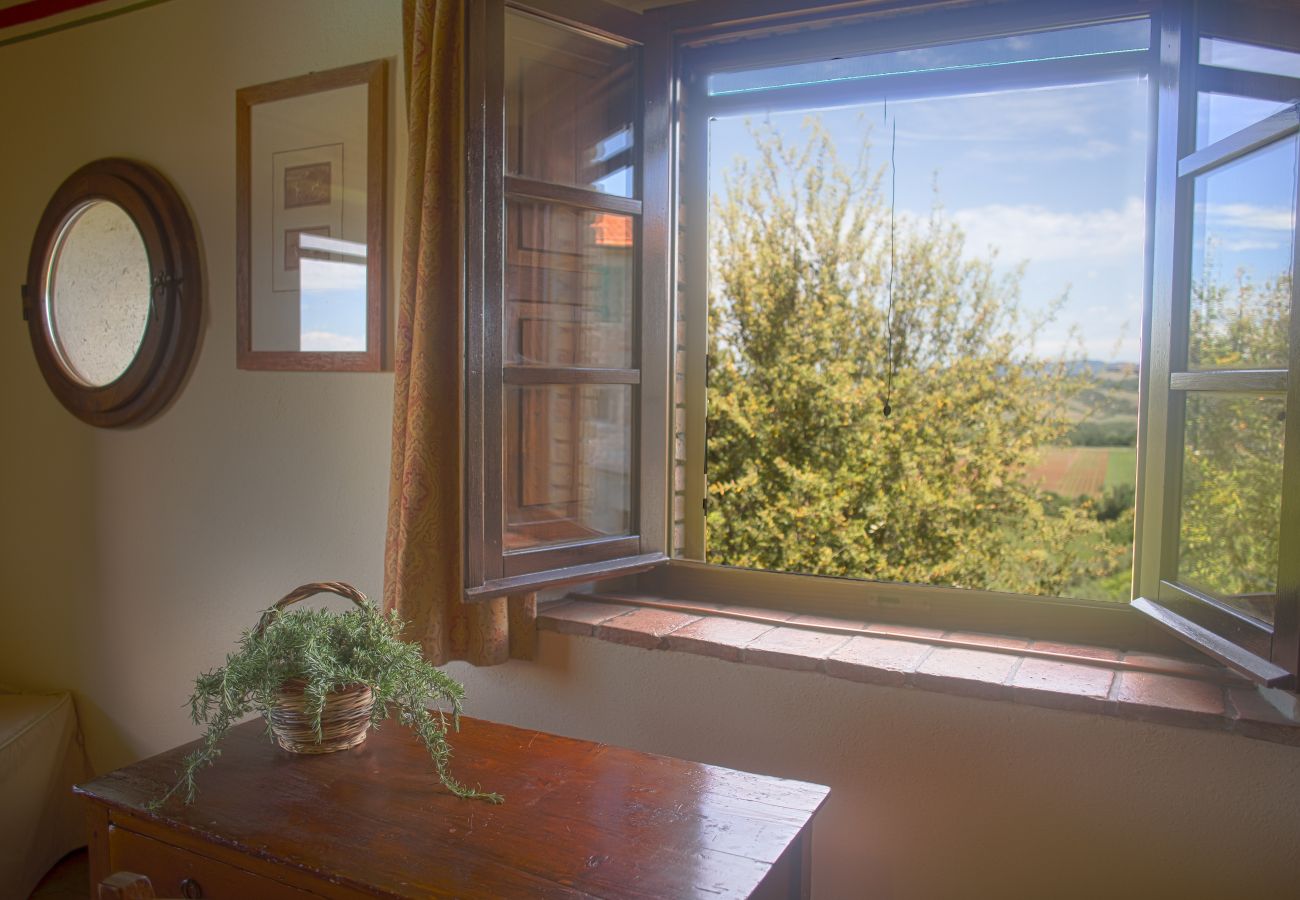 Ferienwohnung in Cinigiano - Typical Stone House looking Banfi Wineries