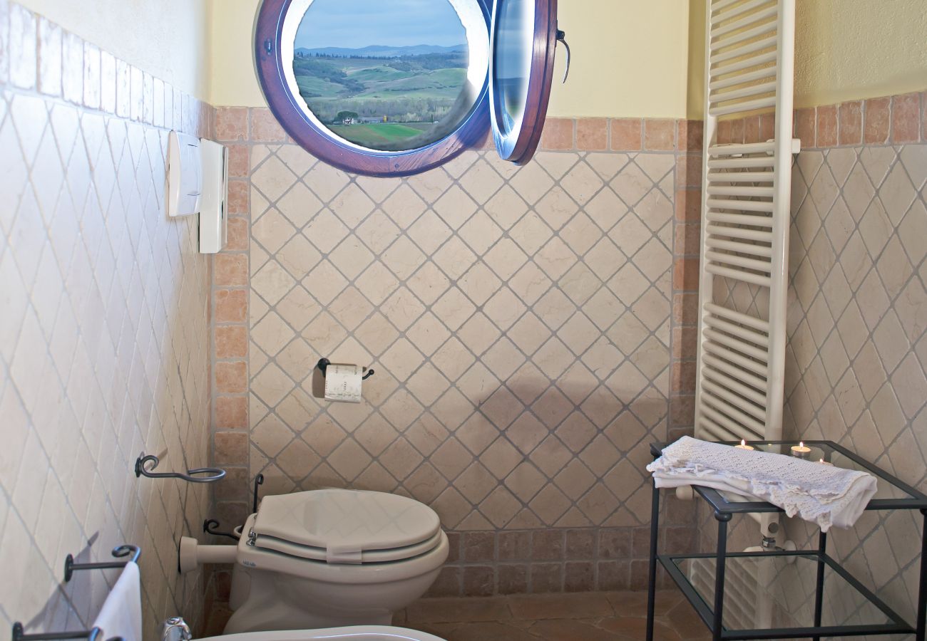 Ferienwohnung in Cinigiano - Typical Stone House looking Banfi Wineries