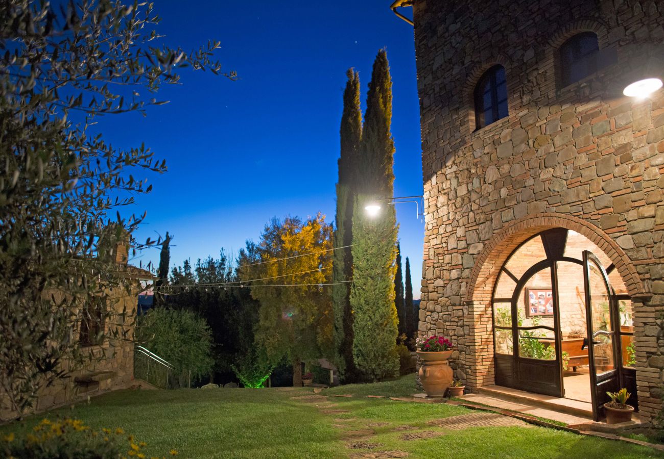 Ferienwohnung in Cinigiano - Typical Stone House looking Banfi Wineries