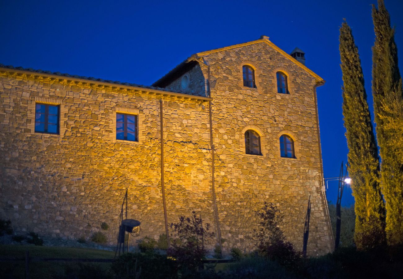 Ferienwohnung in Cinigiano - Typical Stone House looking Banfi Wineries