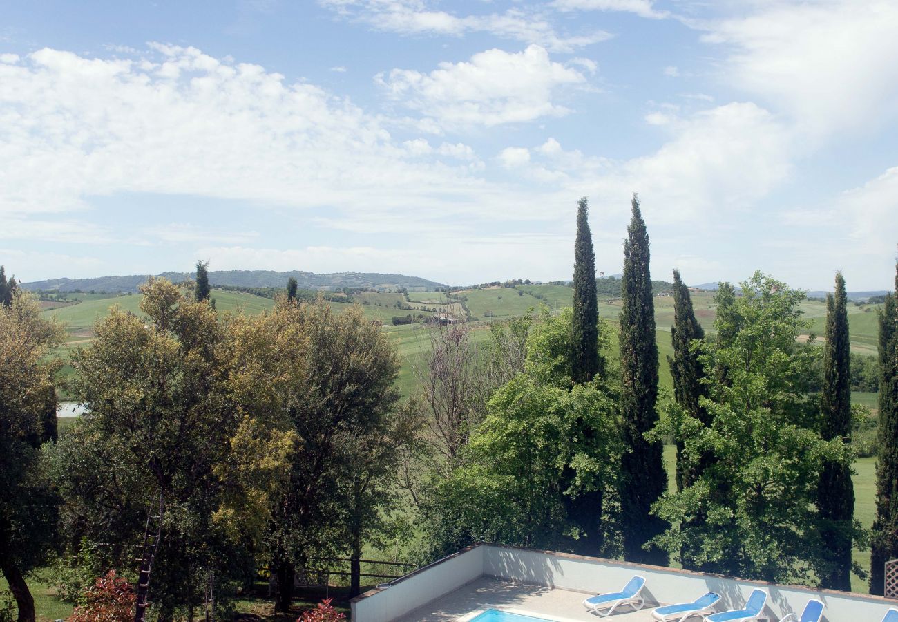 Ferienwohnung in Cinigiano - Typical Stone House looking Banfi Wineries