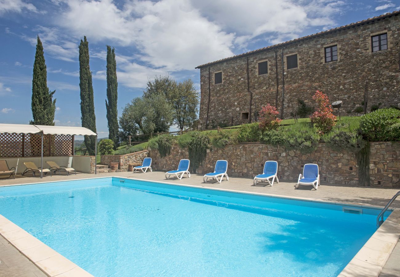 Ferienwohnung in Cinigiano - Typical Stone House looking Banfi Wineries