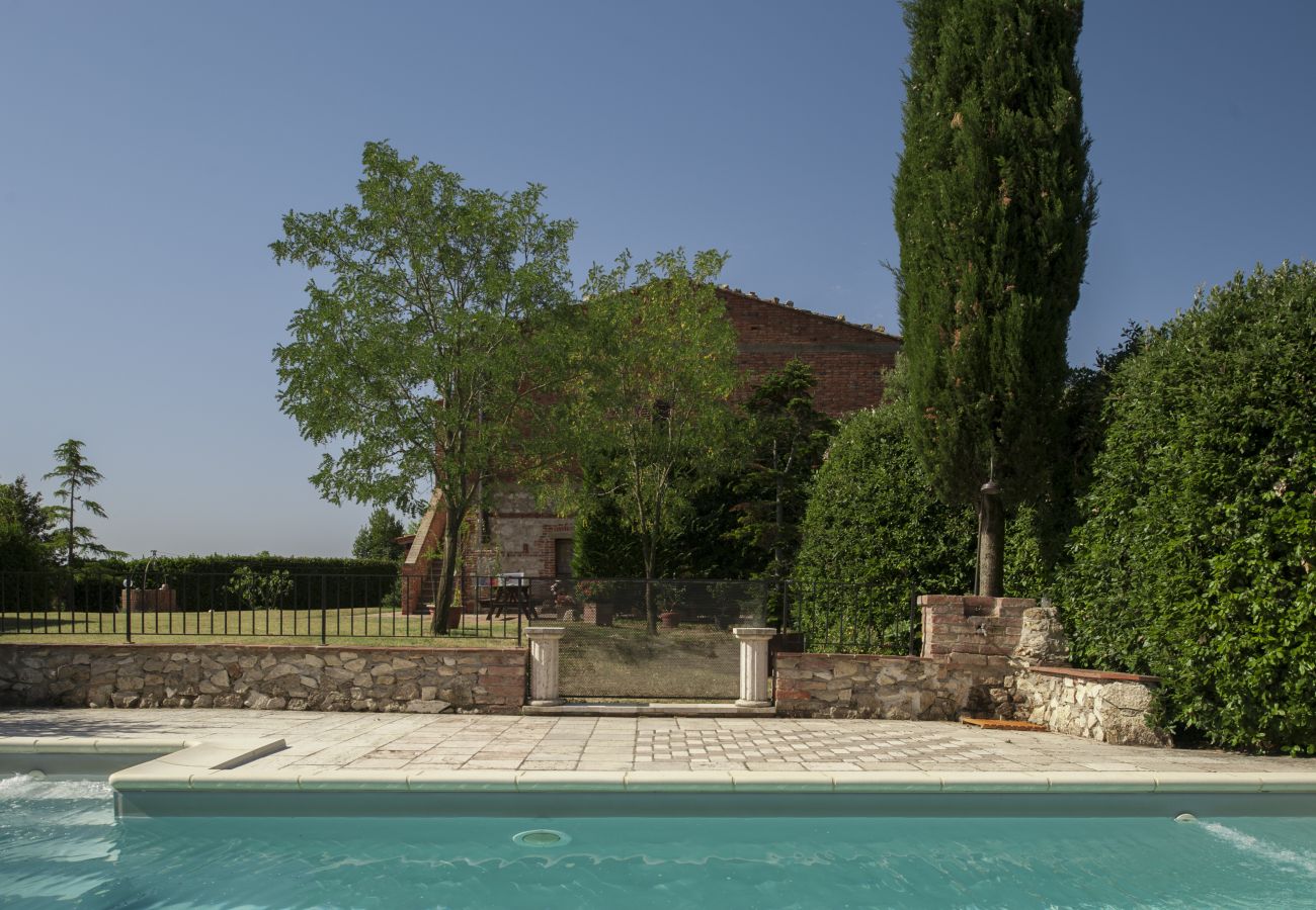 Ferienwohnung in Asciano - Your Agritourism with Charme at Mandorlinovo