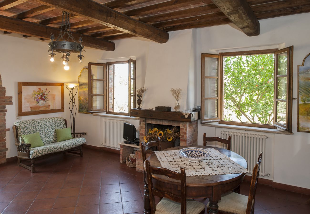 Ferienwohnung in Asciano - Your Agritourism with Charme at Mandorlinovo