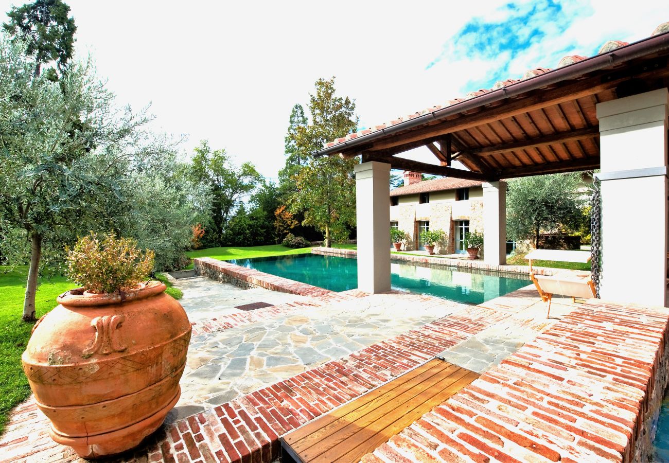 Villa in Pian di Sco - Villa Magnolia in most Exclusive Borgo in Tuscany