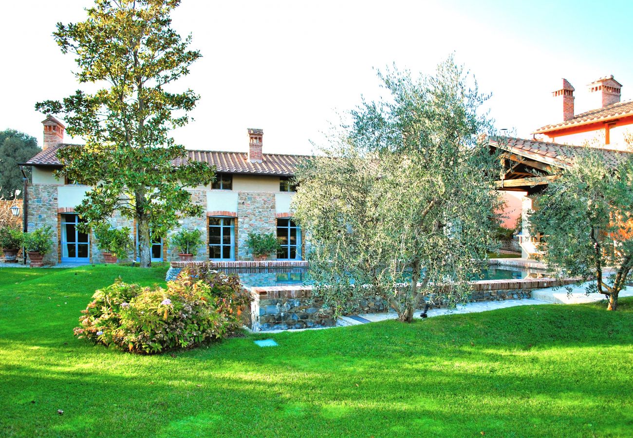 Villa in Pian di Sco - Villa Magnolia in most Exclusive Borgo in Tuscany