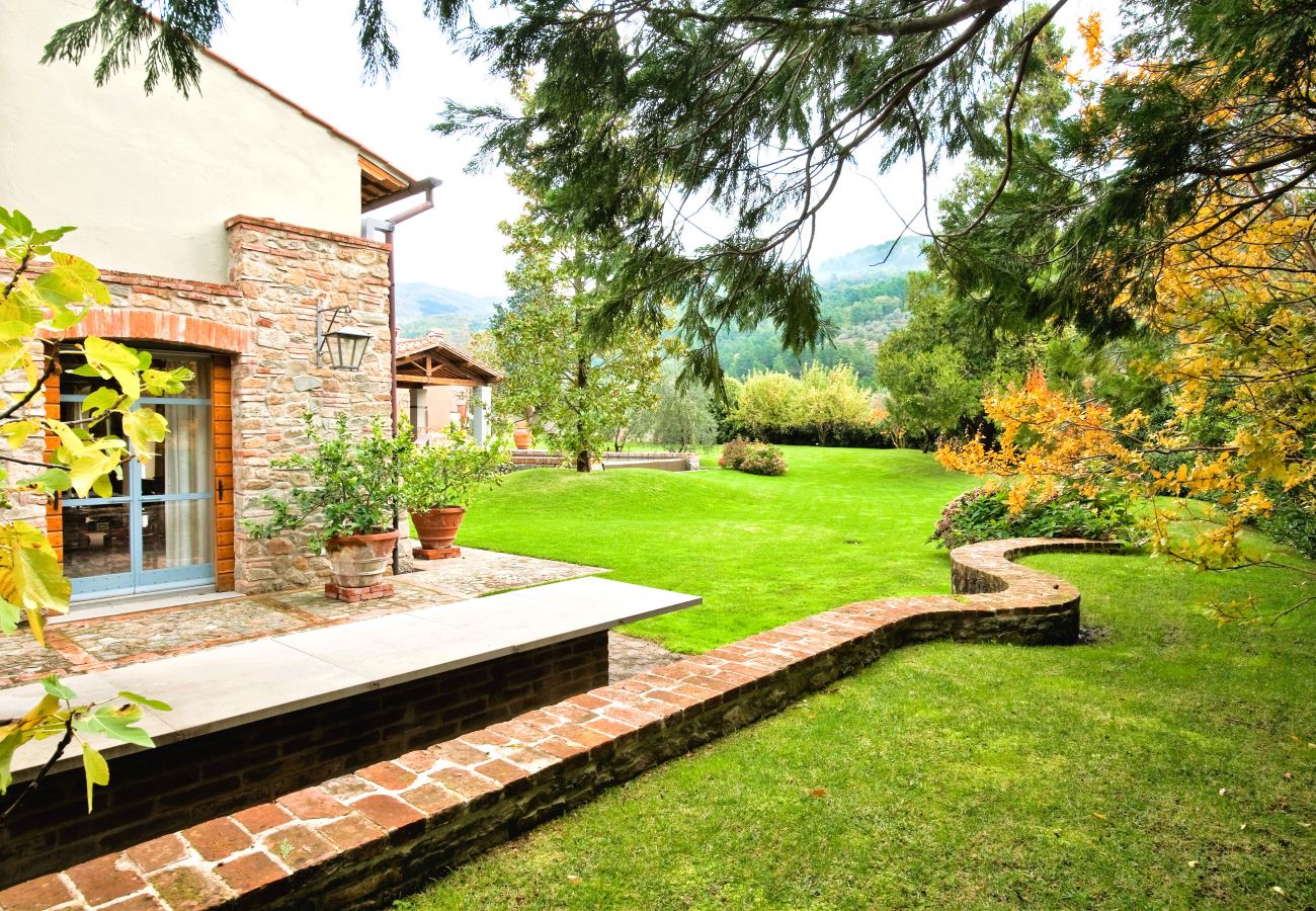 Villa in Pian di Sco - Villa Magnolia in most Exclusive Borgo in Tuscany