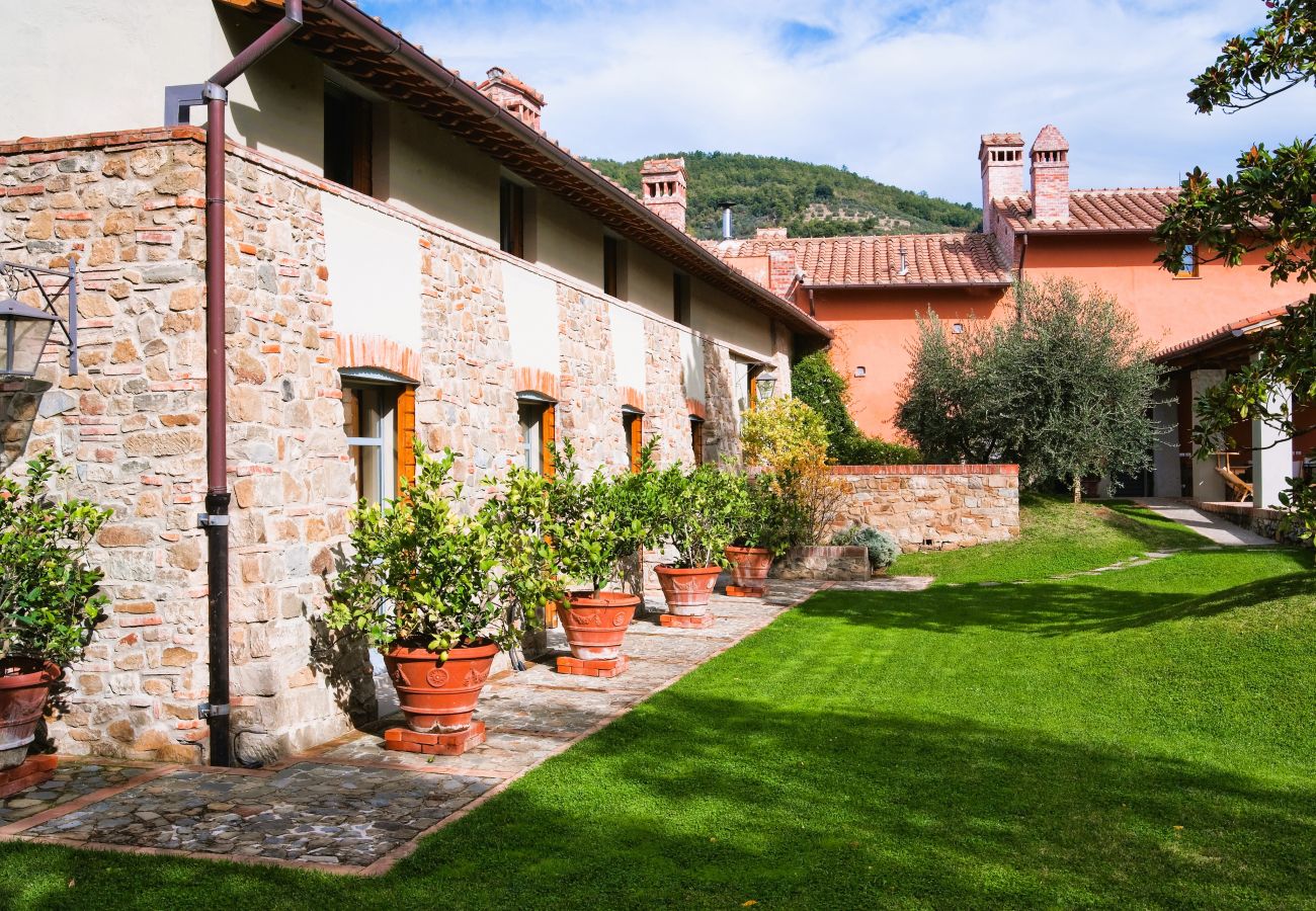 Villa in Pian di Sco - Villa Magnolia in most Exclusive Borgo in Tuscany