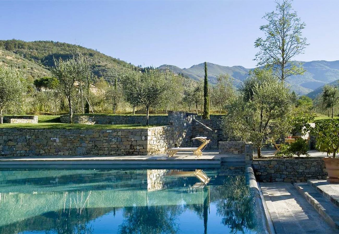 Villa in Pian di Sco - Villa Nocciolo in most Exclusive Borgo in Tuscany