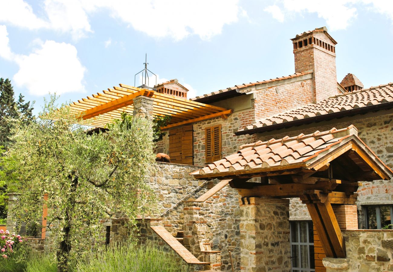 Villa in Pian di Sco - Villa Olivo in most Exclusive Borgo in Tuscany