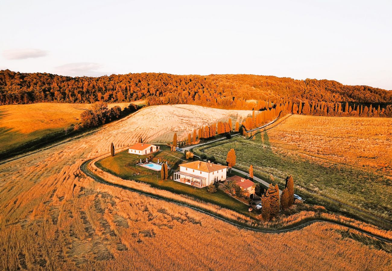 Casa rurale a Volterra - Private Villa with Pool close to Seaside