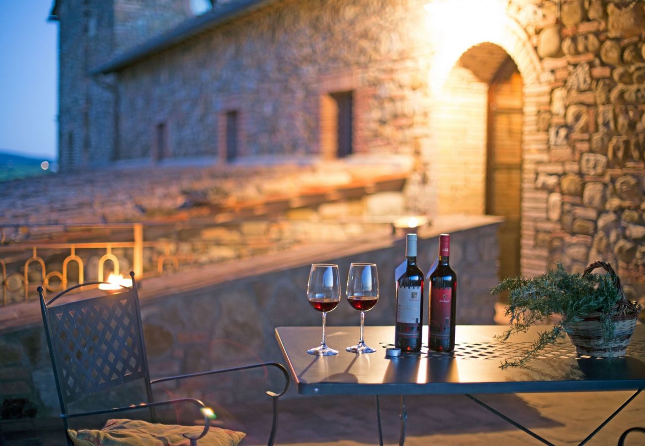 Appartement in Cinigiano - Typical Stone House looking Banfi Wineries