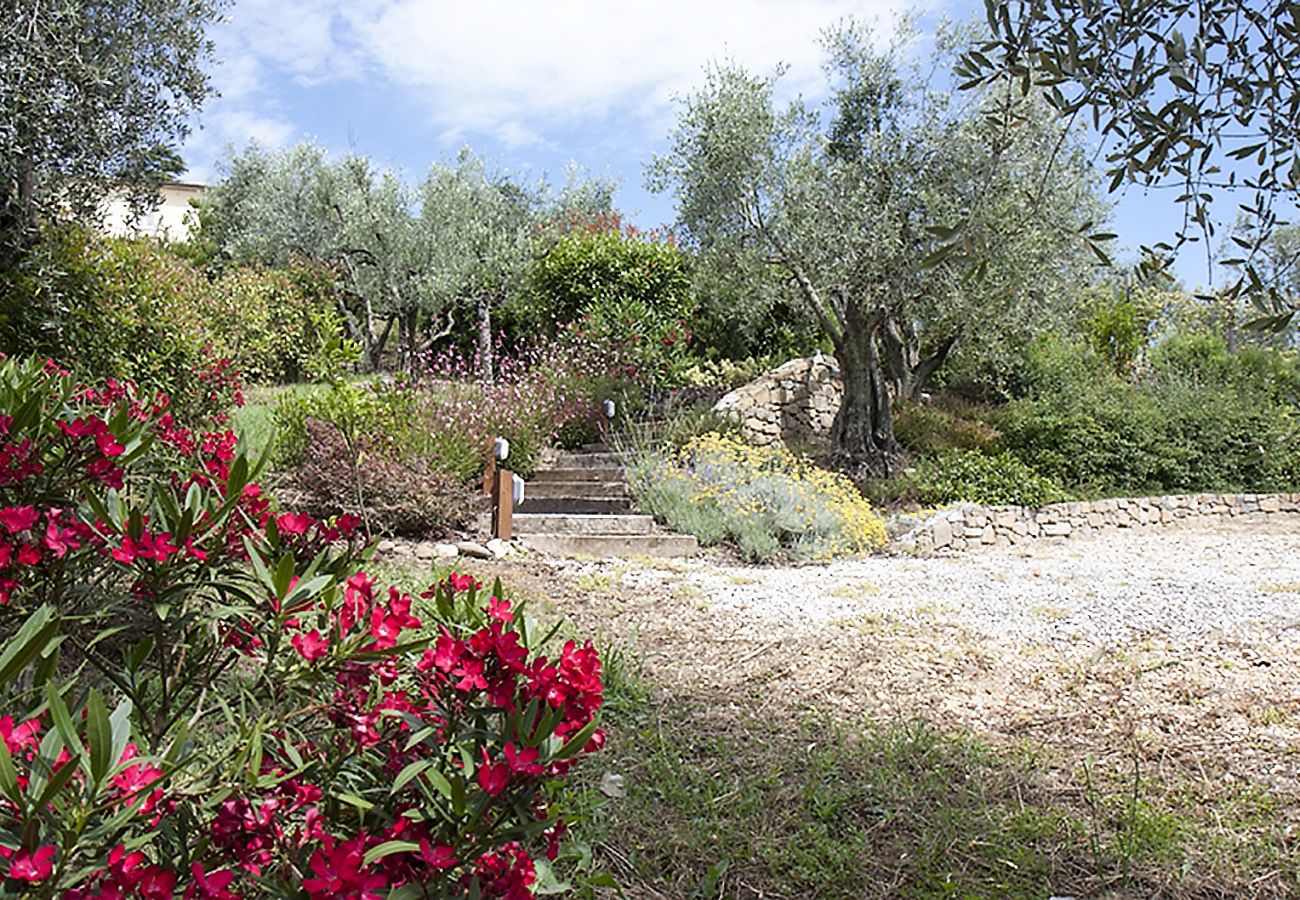 Villa in Carmignano - Close to Florence, Jacuzzi & Breathtaking View