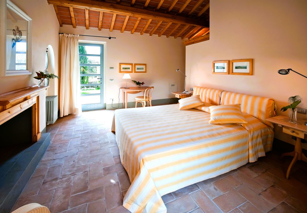 Villa in Pian di Sco - Villa Leccino in most Exclusive Borgo in Tuscany