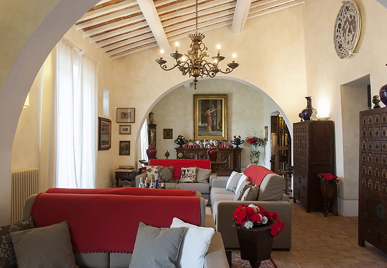 Villa in Carmignano - Close to Florence, Jacuzzi & Breathtaking View