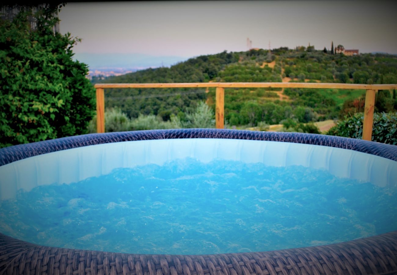 Villa in Carmignano - Close to Florence, Jacuzzi & Breathtaking View